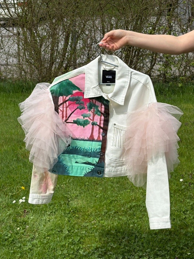 Final view of the painted jacket front with Everglades landscape